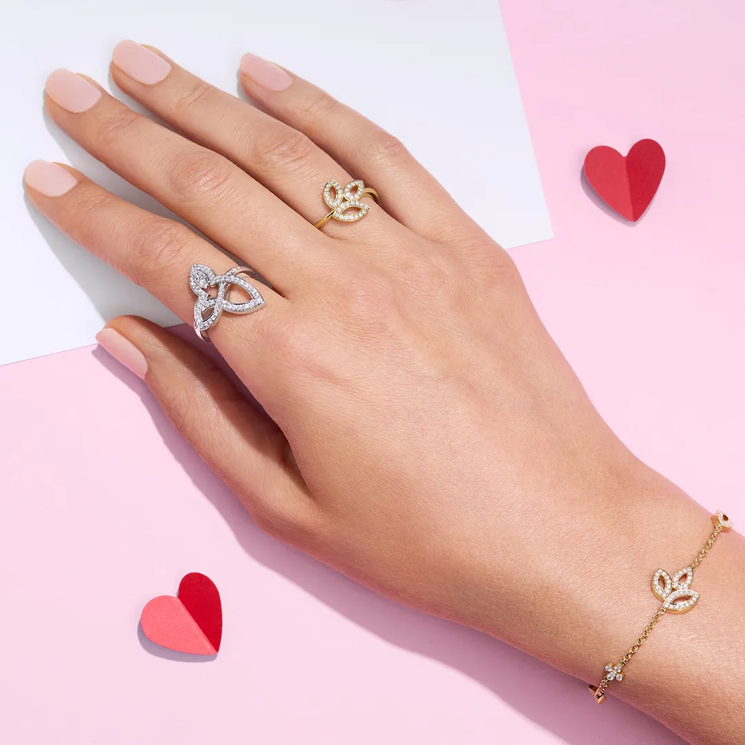 海瑞温斯顿Lily Cluster系列，铂金钻石戒指、18K黄金戒指与手链。品牌提供