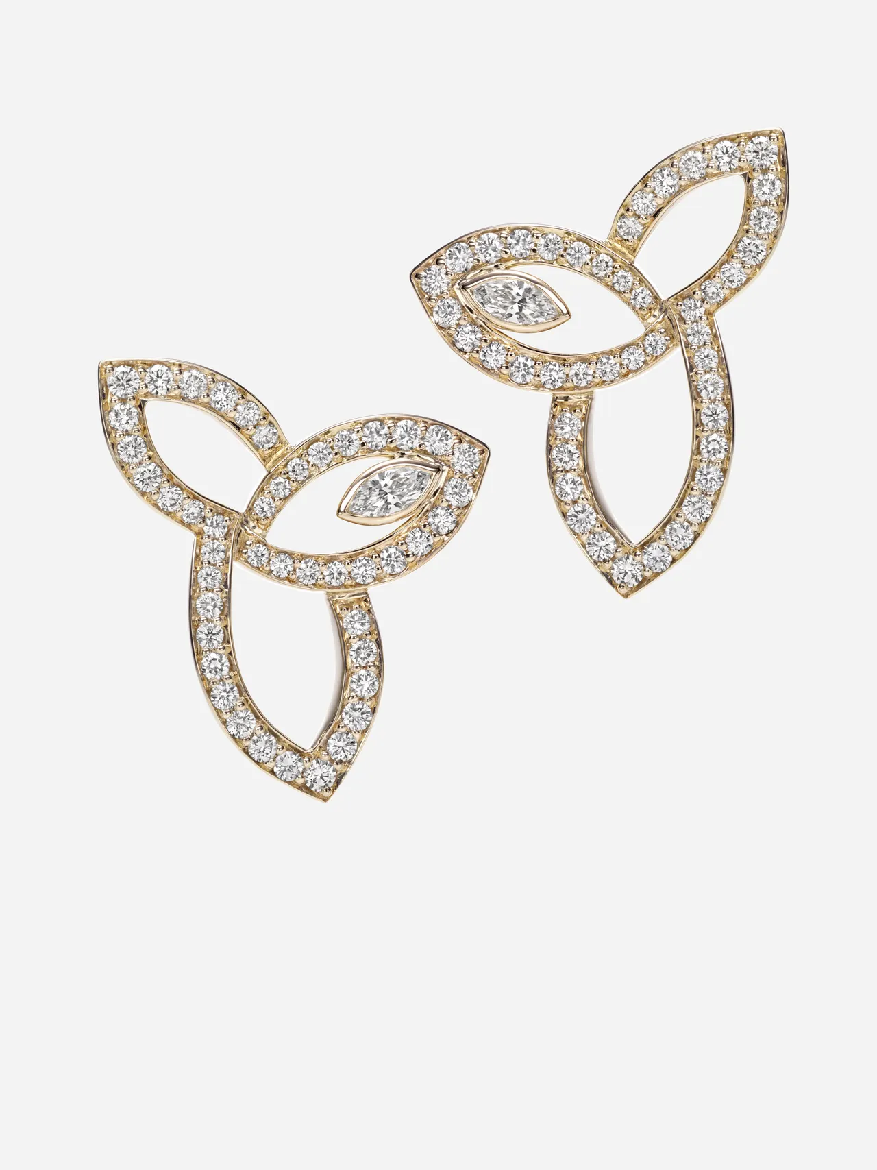 海瑞温斯顿Lily Cluster系列18K黄金钻石耳环。品牌提供