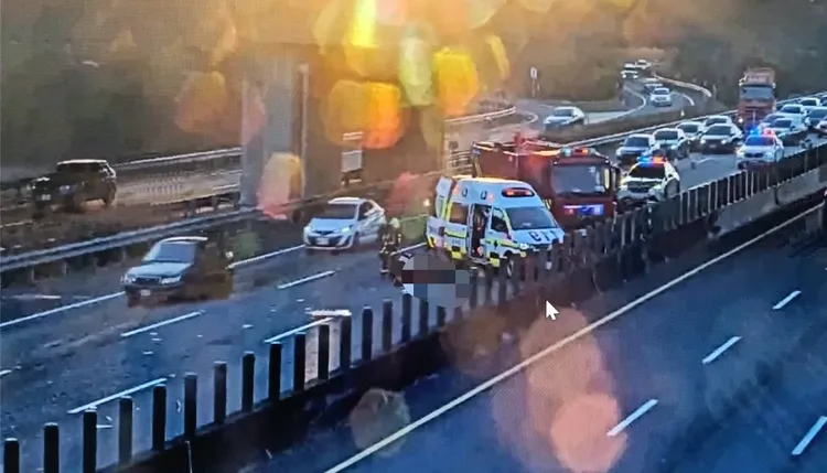 事故發生在國道4號西向神岡路段。民眾提供