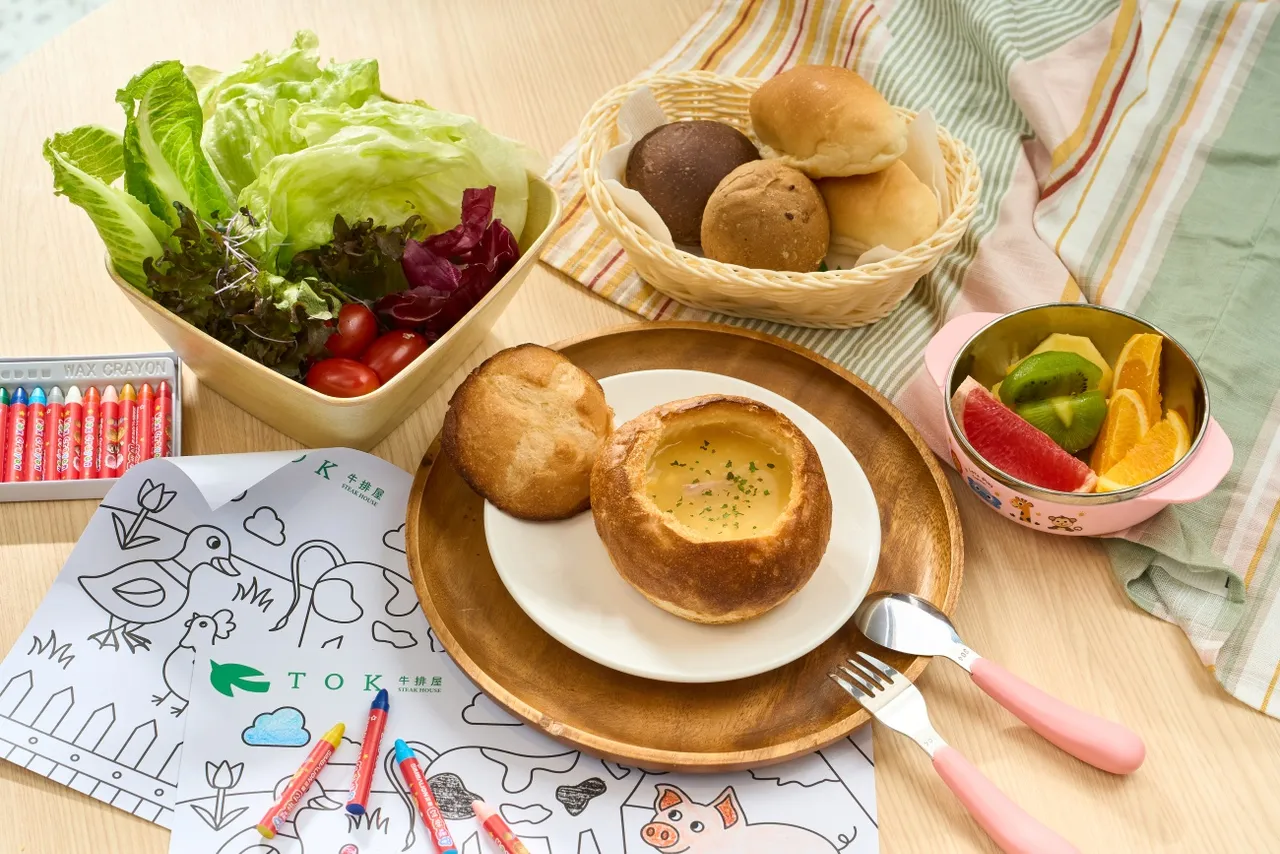 TOK牛排屋友善親子用餐， 120公分以下兒童與父母同行可免費享用自助吧，還贈送濃湯麵包盅。業者提供