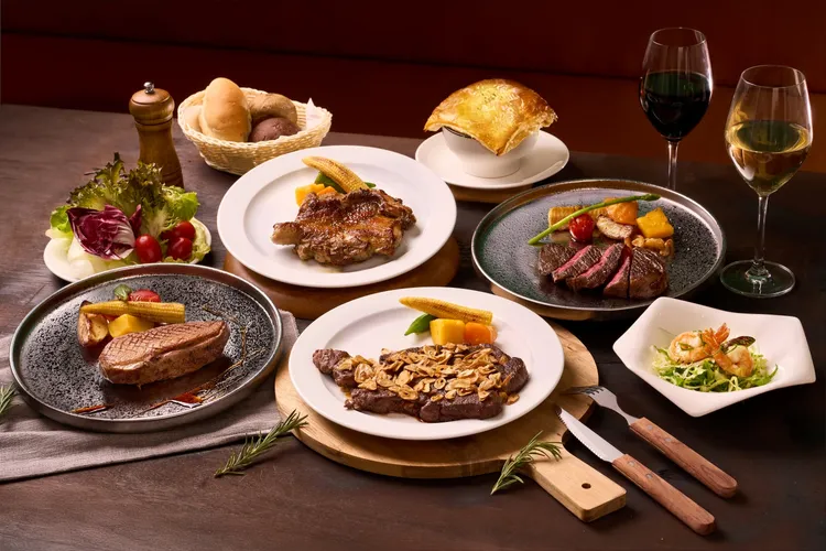 TOK牛排屋提供多樣主餐，搭配舒活自助吧吃到飽398元起。業者提供