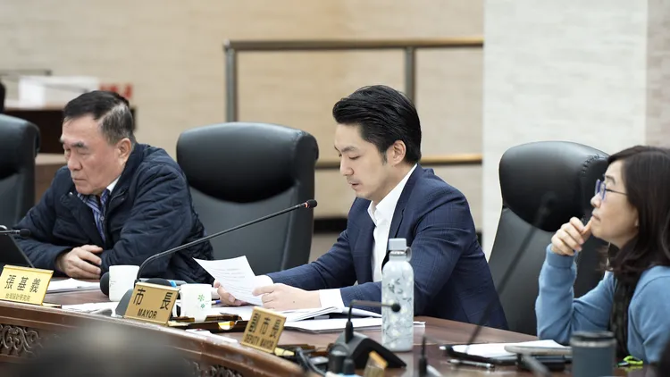 蔣萬安主持市政會議時宣布台北市營養午餐免費。北市府提供