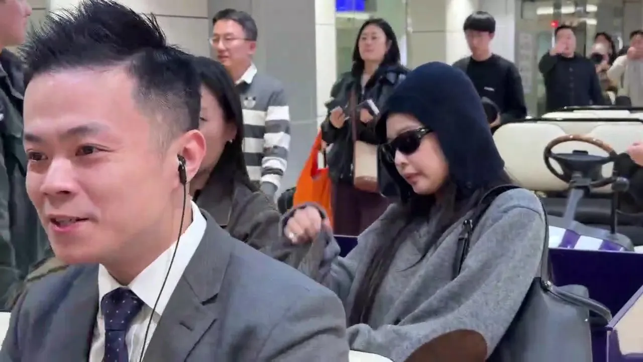 Jennie脸上没有太多表情。桃园国际机场记者联谊会提供