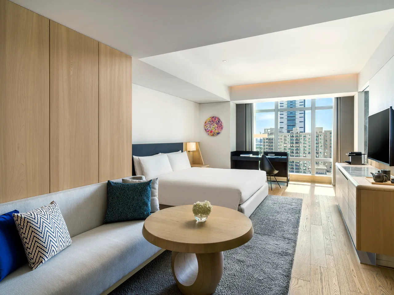 凡於活動期間內預訂包場服務之貴賓，消費滿額即贈送高雄然一酒店御典侶驛住宿券。The Ukai Taipei提供