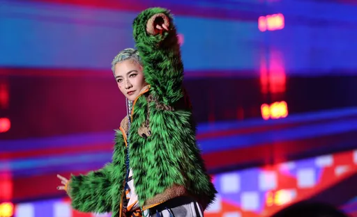 大S沒缺席！范曉萱帶著姐妹作首登台東跨年　向天獻吻滿滿思念