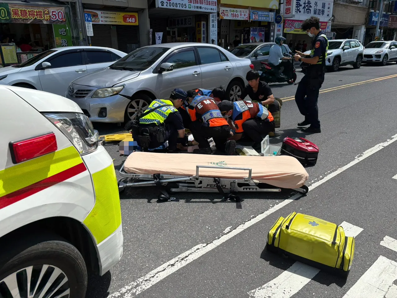 74歲陳姓老翁騎腳踏車經過遭撞飛，身受重創送醫不治。翻攝照片