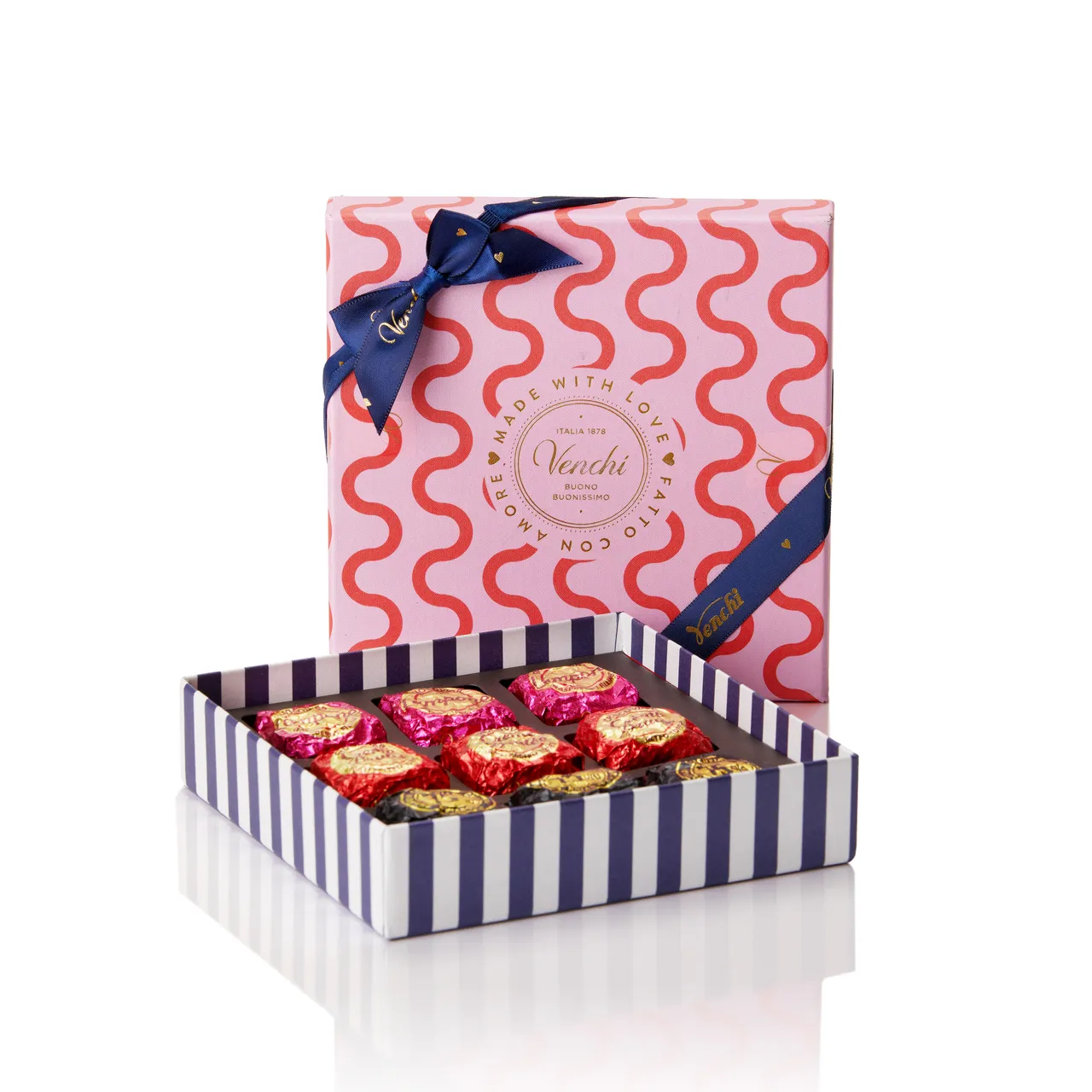 Venchi情人節方形-魚子方巧克力，1250元。品牌提供