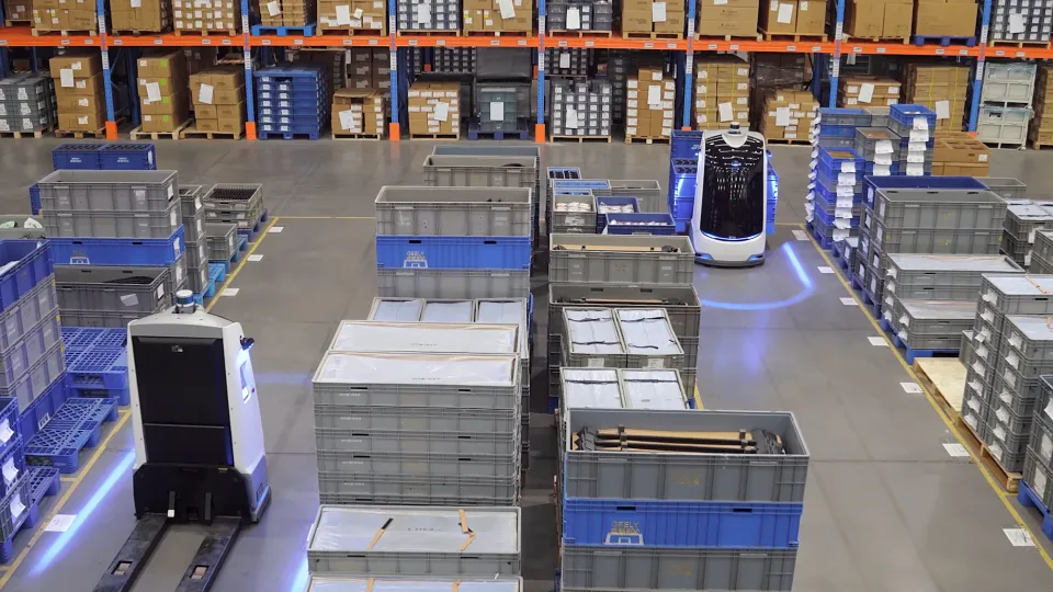 物流与仓储被视为人形机器人最具潜力的早期落地场域，图为和椿的解决方案。和椿科技提供