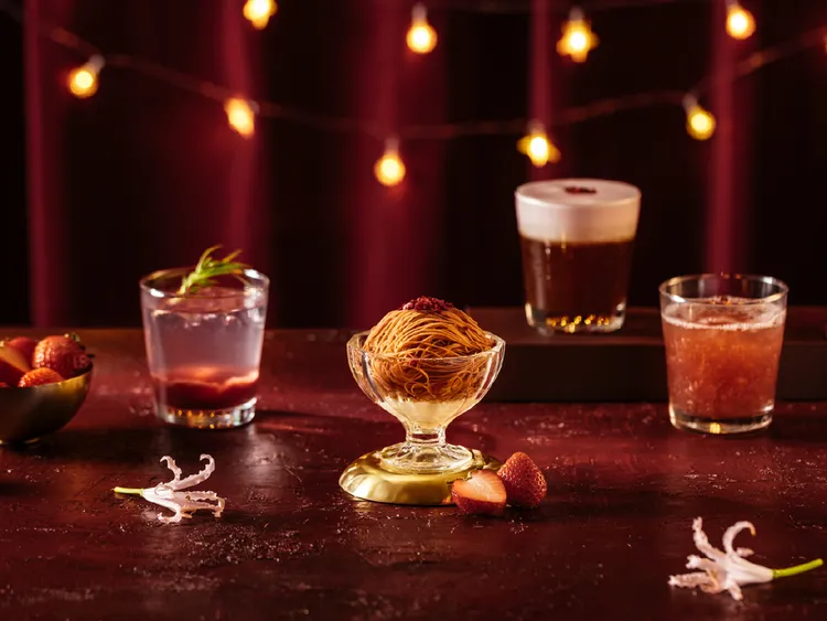 酌光「草莓栗香蒙布朗」以綿密栗子泥結合草莓酸香，呈現獨特限定細緻風味。煙波國際觀光集團提供