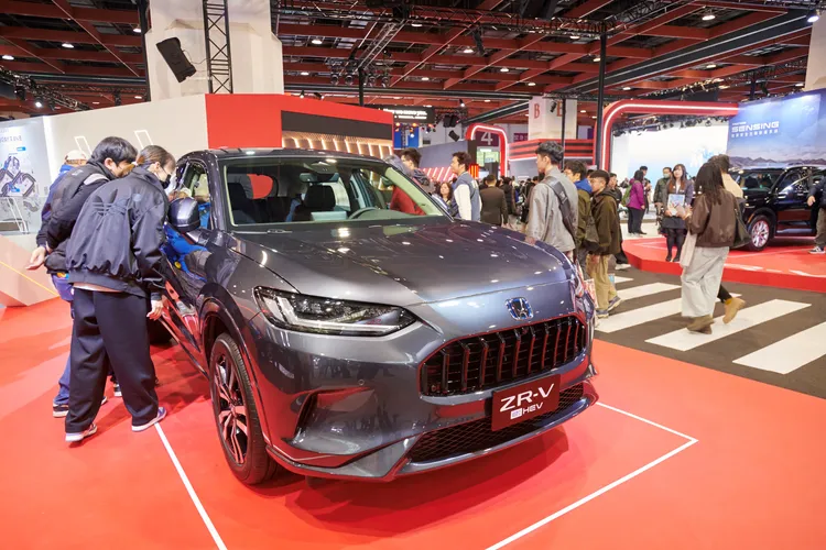 ZR-V e:HEV外觀流線比例年輕動感，車內橫向空間寬裕、視野開闊，預計在今年導入上市。業者提供