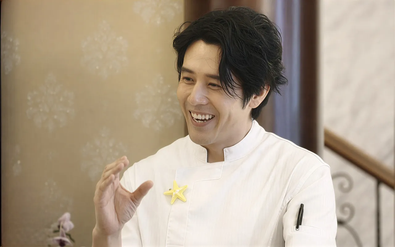 胡宇威面对一票熟识的朋友与演艺圈前辈，明显紧张，状况连连。华视提供