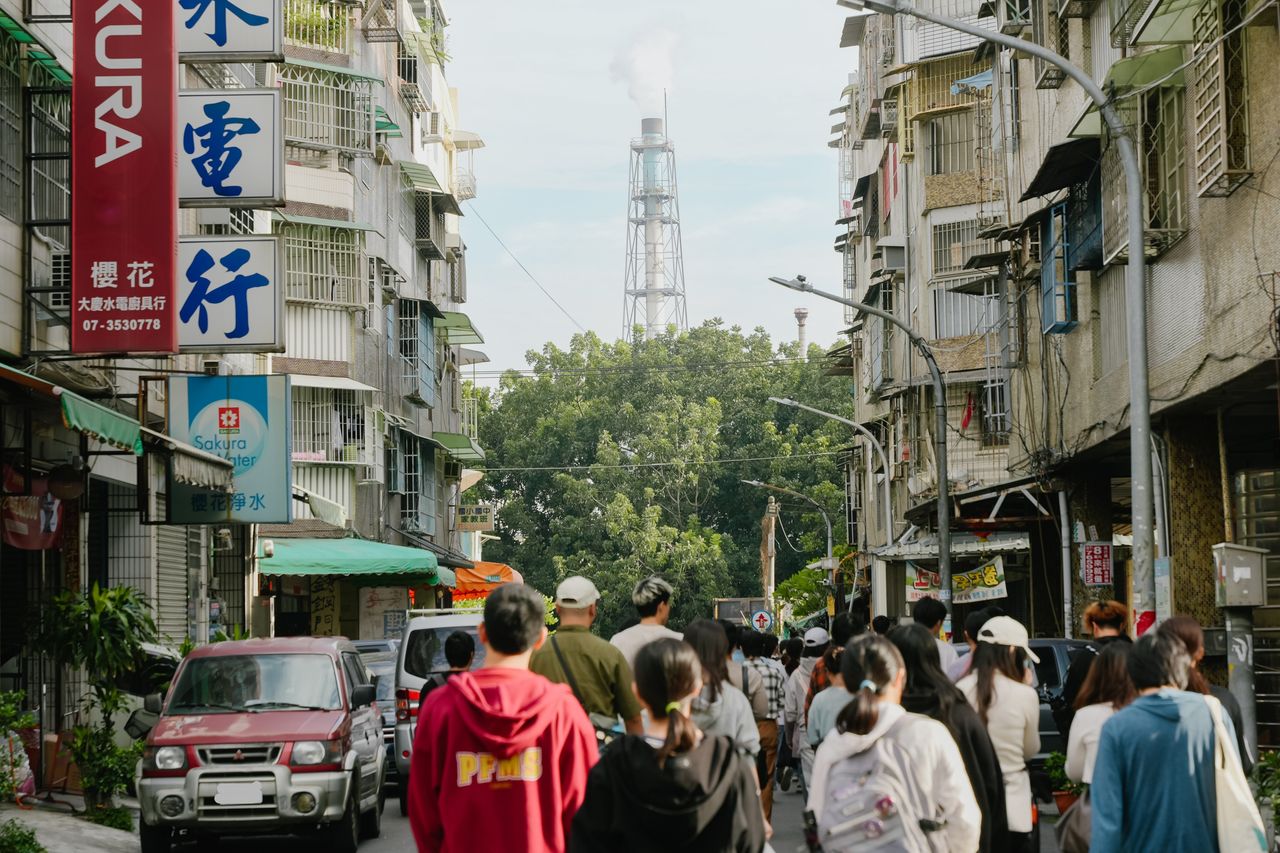 實證環境社會學!體驗「犧牲社區」 中山大學師生踏查高雄工業地景