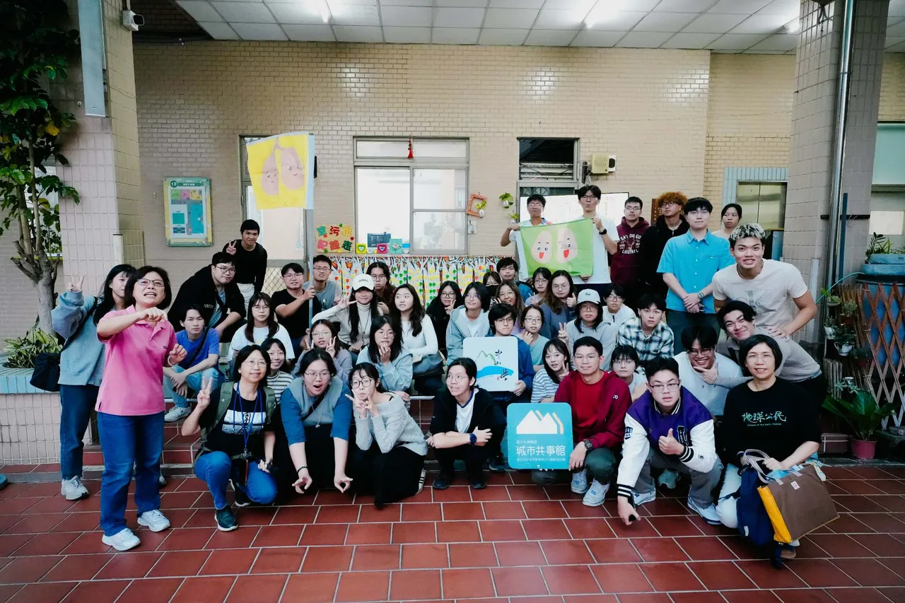 中山大學環境社會學師生深入高雄後勁、大社、仁武走踏工業地景。翻攝畫面