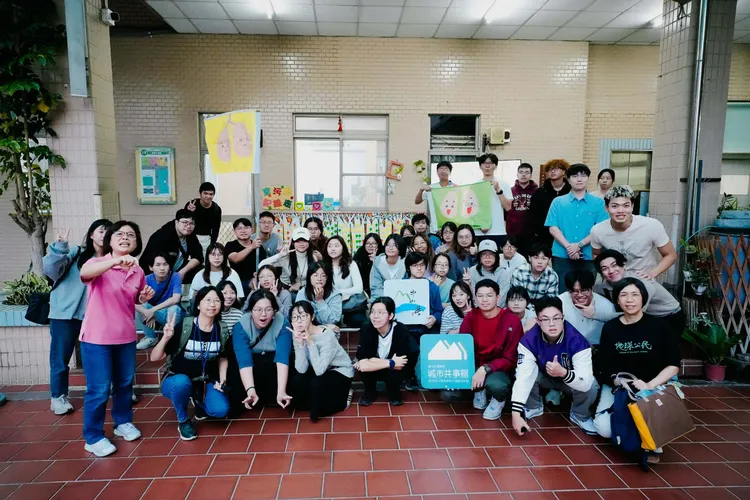 中山大學環境社會學師生深入高雄後勁、大社、仁武走踏工業地景。翻攝畫面