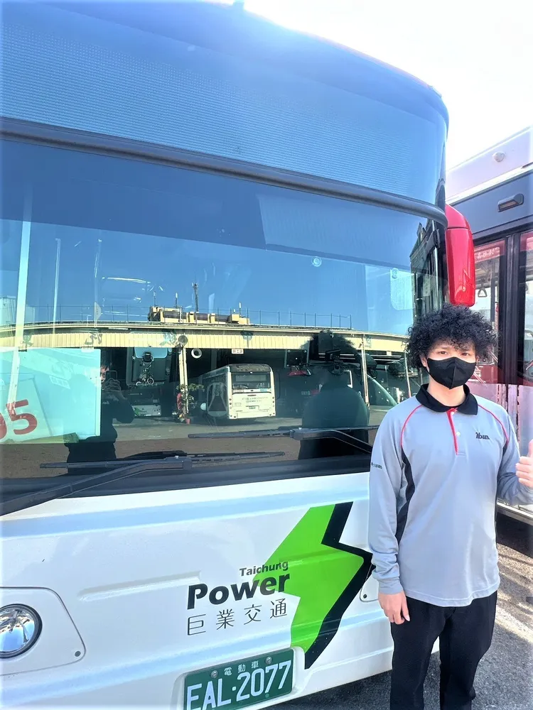 有5年公車駕駛經驗的蔡忠樺，曾榮獲台中市金運獎優良駕駛、愛心服務獎。市府提供