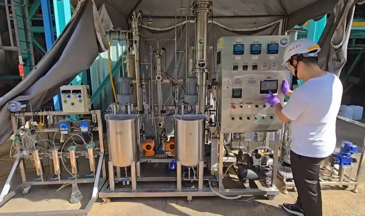 台糖虎尾糖廠透過燃燒蔗渣汽電共生，取得生質能再生能源憑證。台糖提供