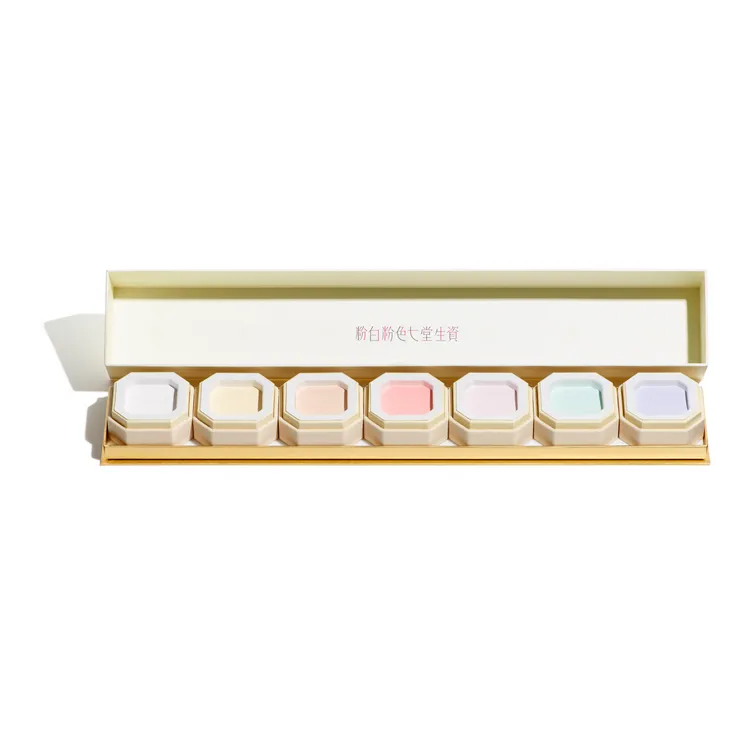 資生堂2017年推出的時尚色繪七色蜜粉（百年紀念款）。品牌提供