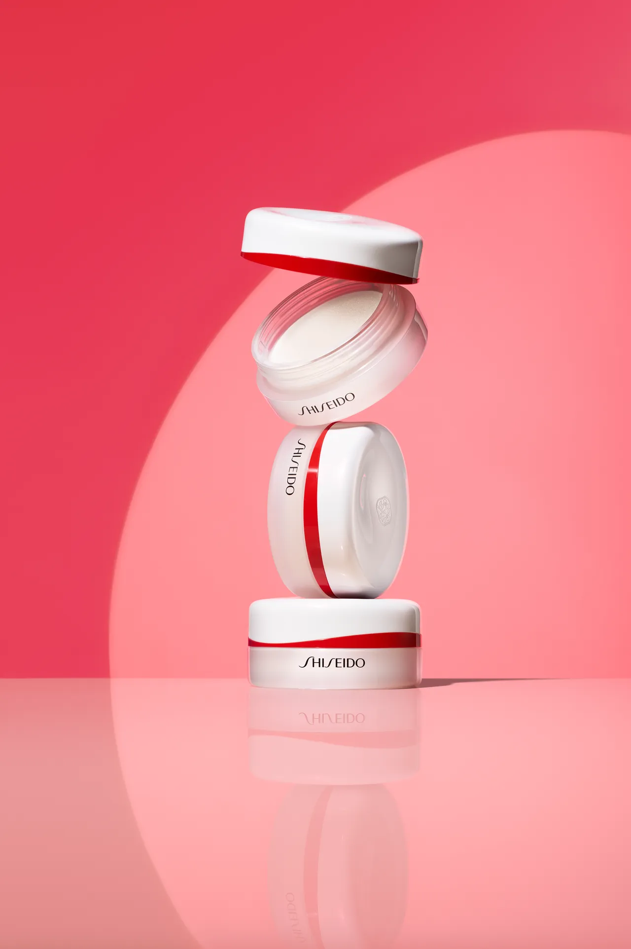 資生堂超聚光持光蜜粉，各1650元。品牌提供