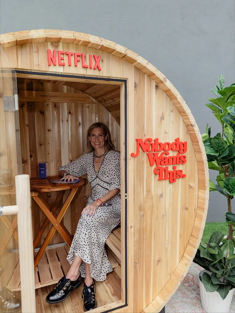 塔羅牌占星師巴尼基曾為許多好萊塢名人占卜，最近她受邀在Netflix的宣傳活動幫人算塔羅牌。翻攝IG