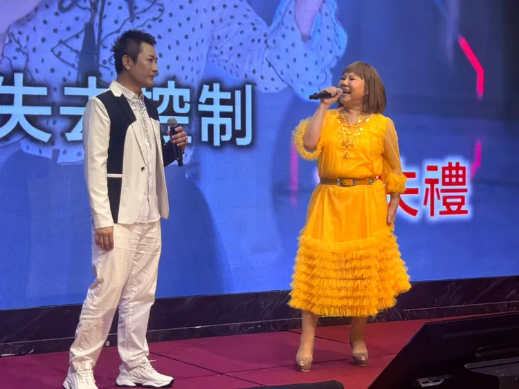 方怡萍現場獻唱多首新歌，從抒情到逗趣風格都有，曲風多元。莊曜聰攝