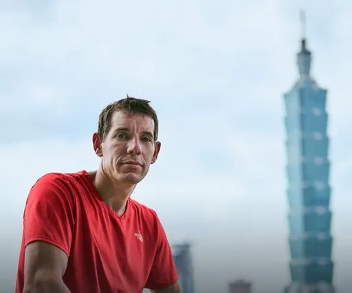 霍諾德象山一路狂奔被捕獲！征服101首件事是帶愛妻吃Buffet