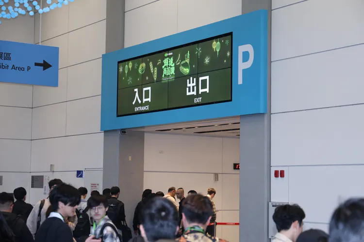 今年輝達尾牙主題為「輝達尚蓋讚」。莊宗達攝