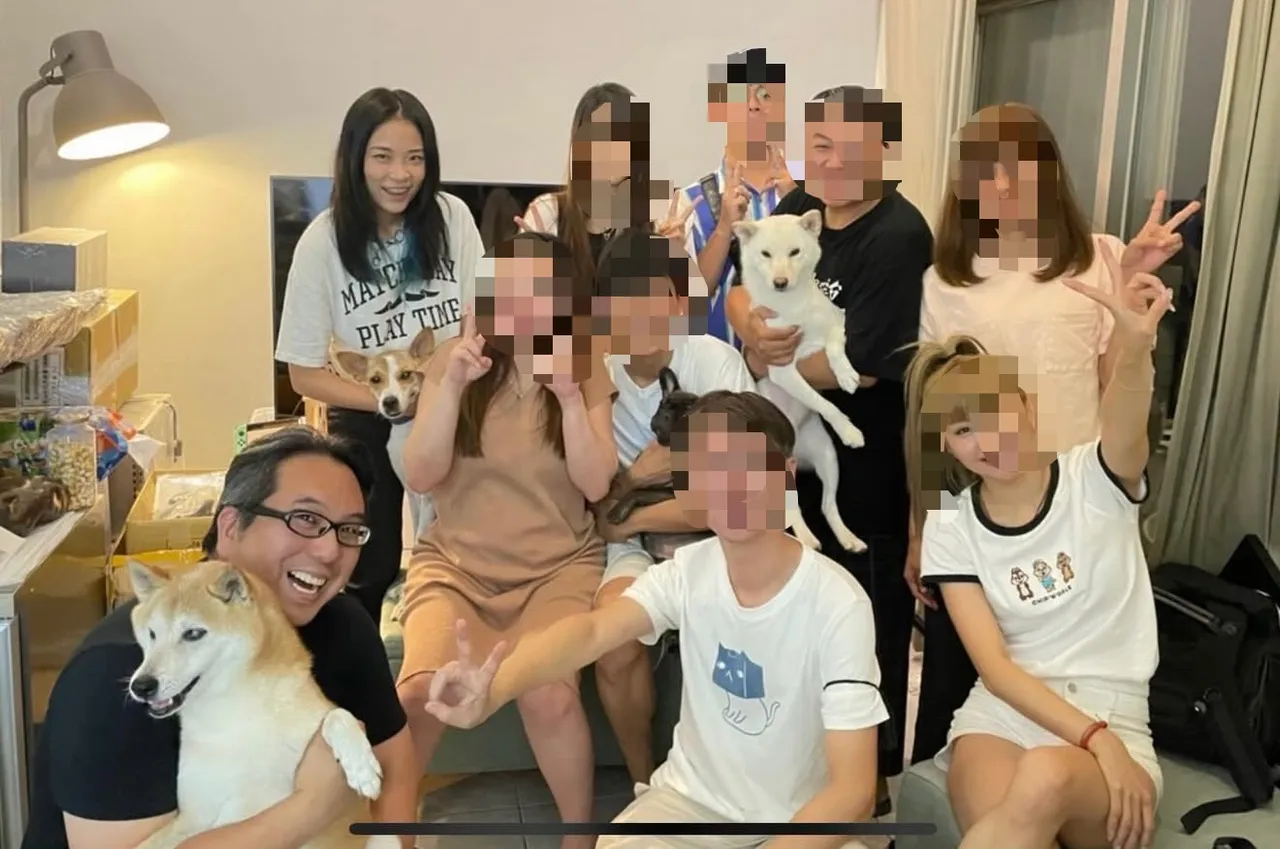 莊景雲（前排左）與朴星慧（後排左）同居多年。翻攝IG