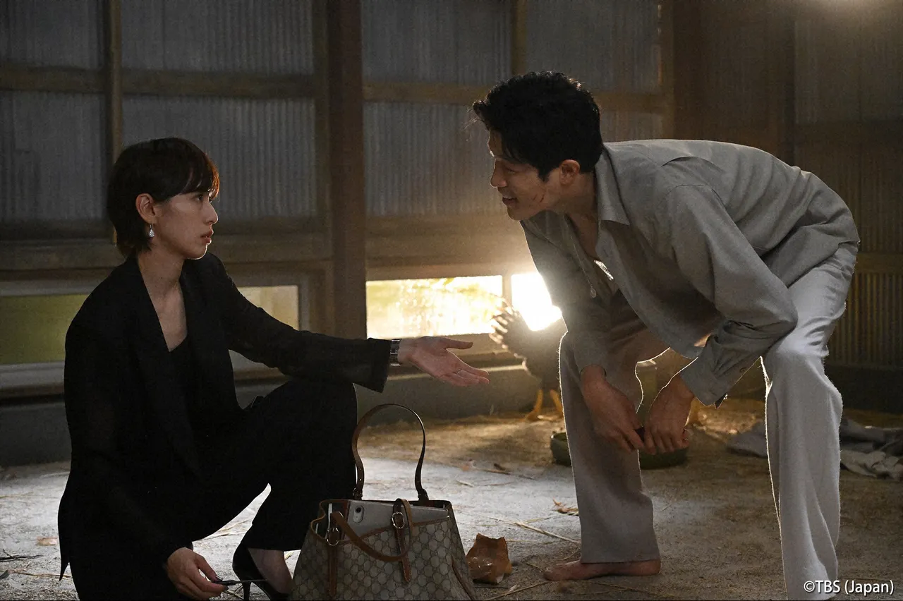 鈴木亮平（右）、戶田惠梨香睽違11年再合作，主演《REBOOT》。Hami Video提供