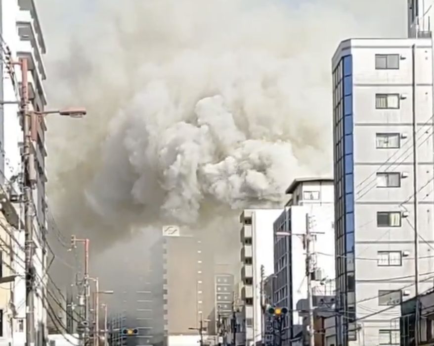 大阪通天閣商店街大火!35消防車+直升機灌救 直擊影像曝