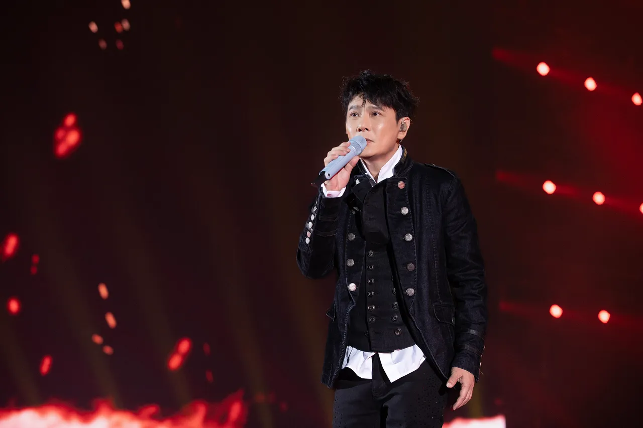 「情歌天王」張信哲唱紅無數情歌。潮水音樂 x 喬山健康科技提供