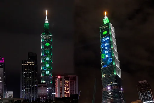 2026共创更好的台湾　国泰金控跨年光雕点亮101　与20万人共迎新年