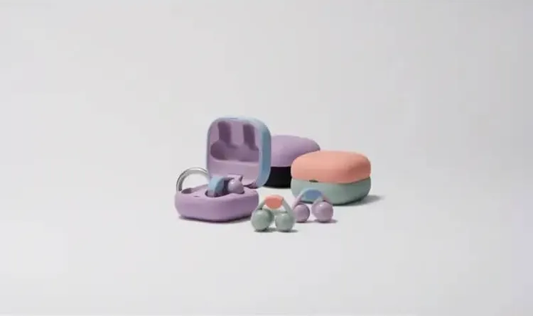 外流圖片顯示，疑似索尼新一代 LinkBuds Clip 採用夾扣式開放設計，搭配圓潤小巧的耳機本體與繽紛配色的充電盒。Walkman Blog