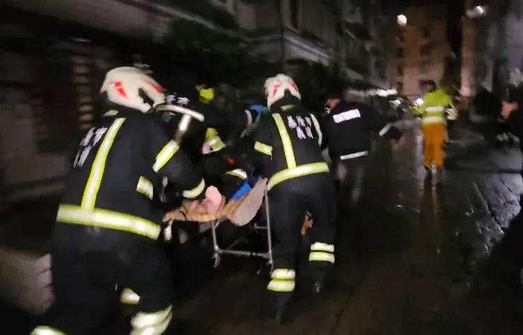 基隆41歲勇消殉職！三度衝火場「脫面罩給受困女」不幸犧牲