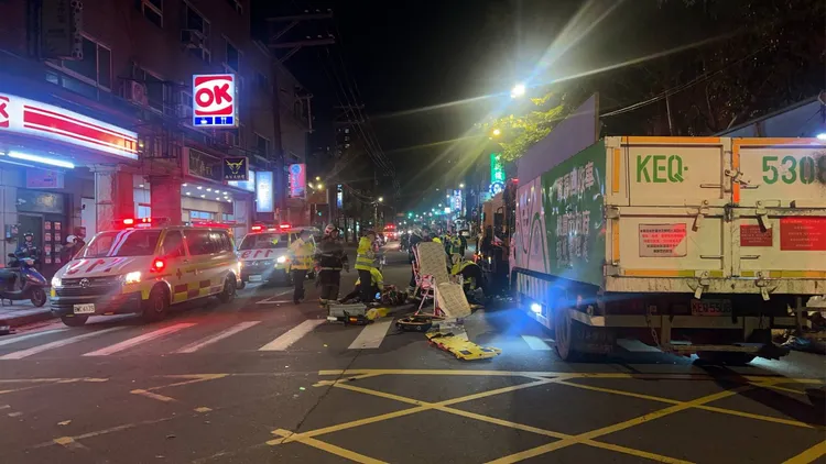 現場搶救。環保局提供