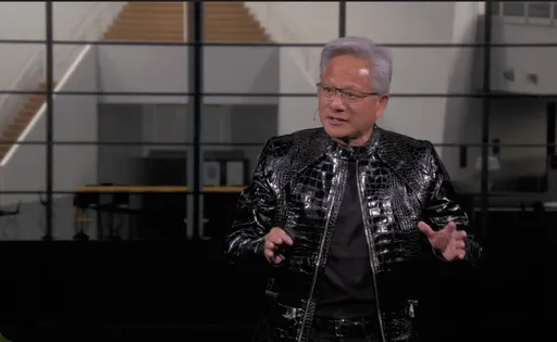 黄仁勋CES开讲！AI推论推升运算需求　10兆美元投资全面转向新架构