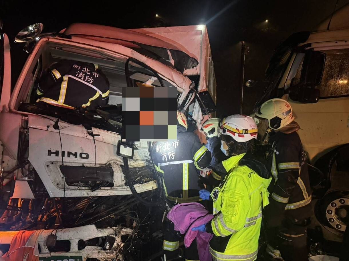 台2線跨年夜不平靜!瑞芳段大車碰撞釀2傷 現場慘況曝光