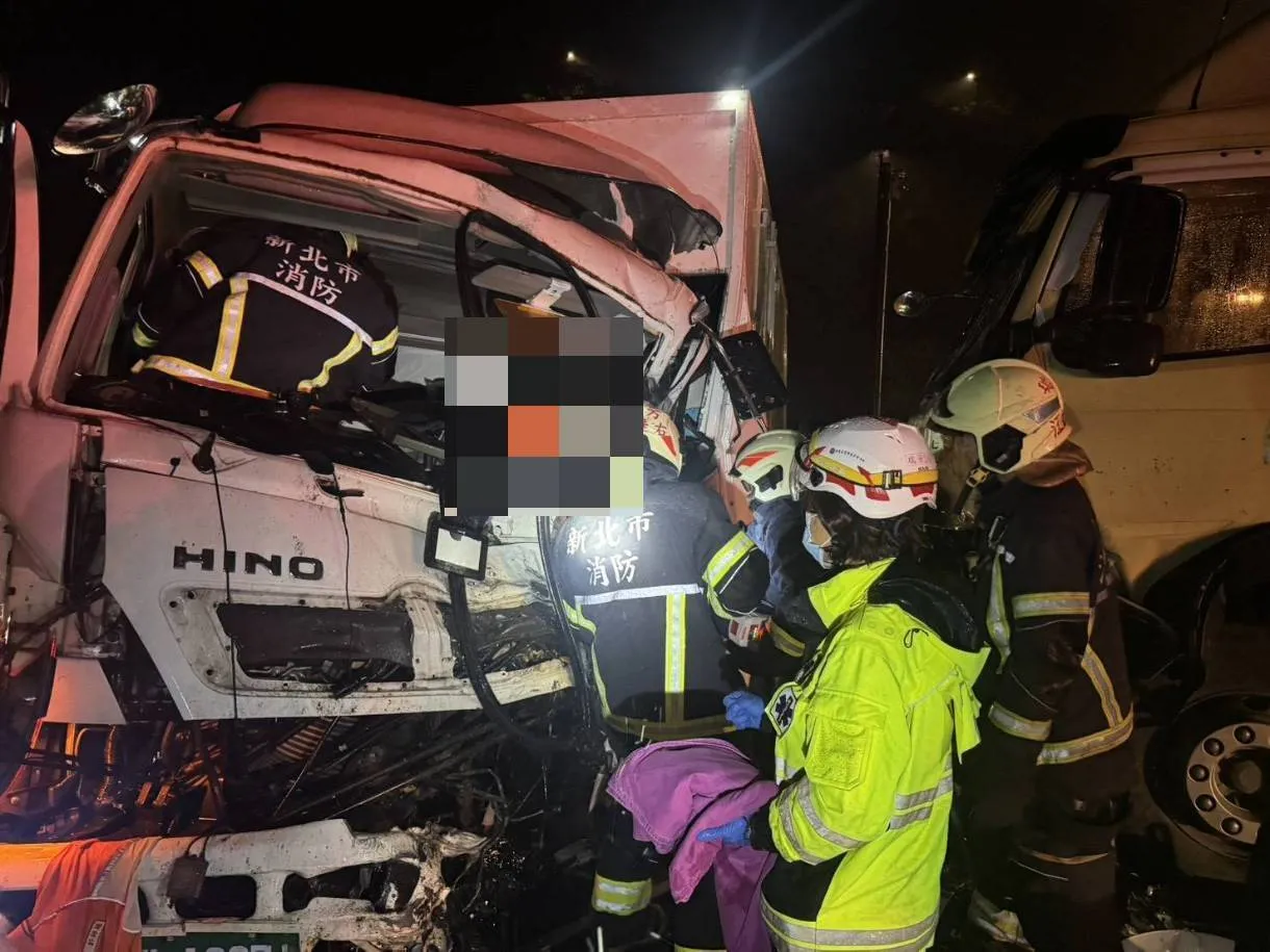 台2线跨年夜不平静！瑞芳段大车碰撞酿2伤　现场惨况曝光