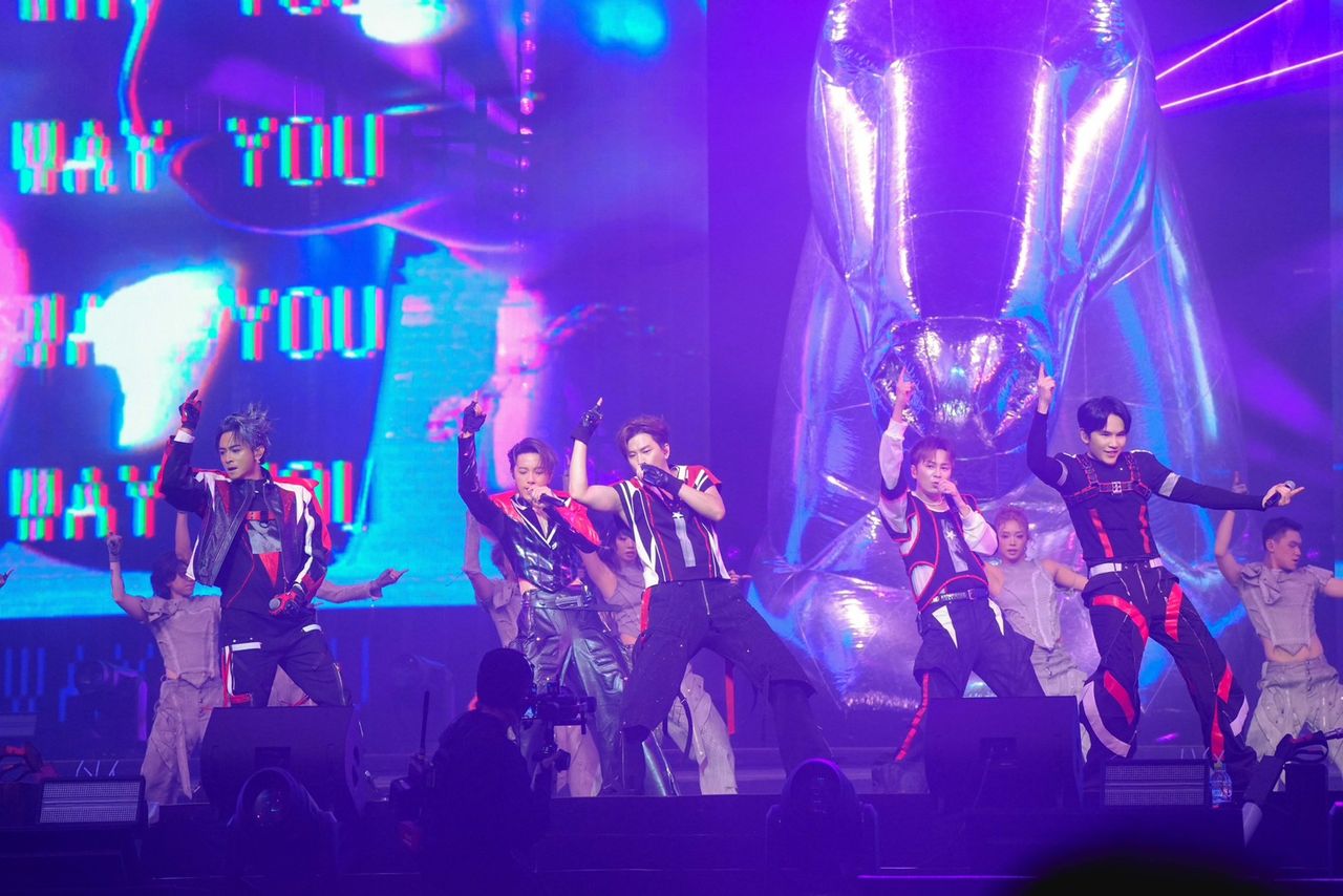 嚇傻!「Energy」唱到一半Toro萬人面前露內褲 女粉求愛離婚也要嫁給他