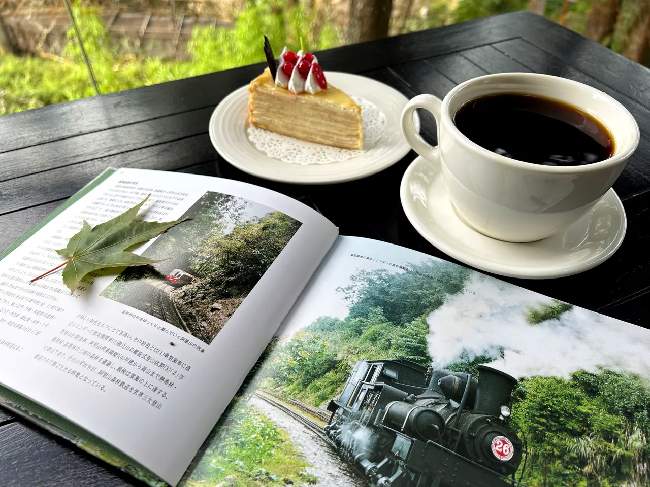 农历过年期间可到阿里山旅行，除欣赏山林美景，还能品味阿里山手冲咖啡与点心。阿里山宾馆提供