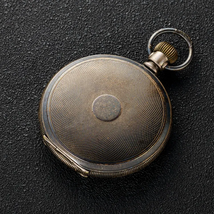 SEIKO創辦人服部金太郎早期時計上的精緻雕刻紋樣。品牌提供