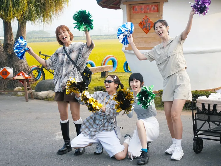 莎莎（左起）、鬼鬼、白安、任容萱化身田中馬拉松補給站最強應援 。好看娛樂提供