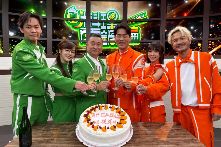 《真料理兩鍋論》首播奪冠主持人開心慶功 。麥卡貝網路電視提供
