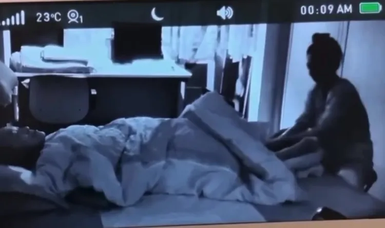 洪詩幫公公按摩腳部促進血液循環。翻攝Threads