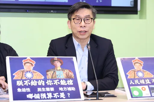 批黃國昌雙標不審總預算跑出國！鍾佳濱：他不是第一天當立委