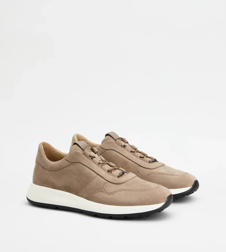 TOD'S RED DOT男士休閒鞋，4萬900元。品牌提供