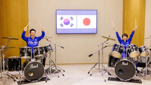 日韓外交好厲害！高市早苗、李在明尬爵士鼓　合奏獵魔女團夯曲