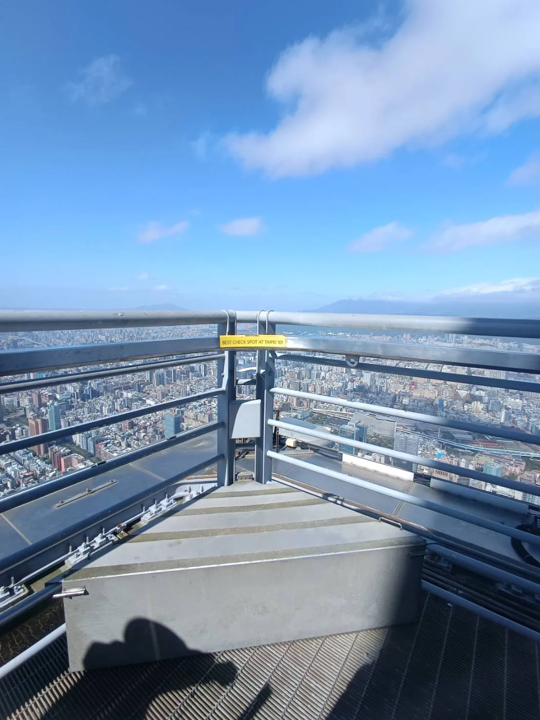 美國攀岩傳奇艾力克斯霍諾德（Alex Honnold）日前完成徒手攀登台北101壯舉震撼全球，台北101今重新宣傳最高樓戶外體驗「Skyline 天際線460」。許麗珍攝