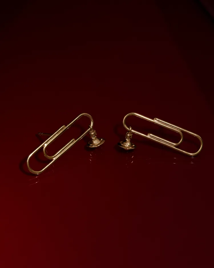 Vivienne Westwood PIMLICO耳環，3萬4200元。品牌提供