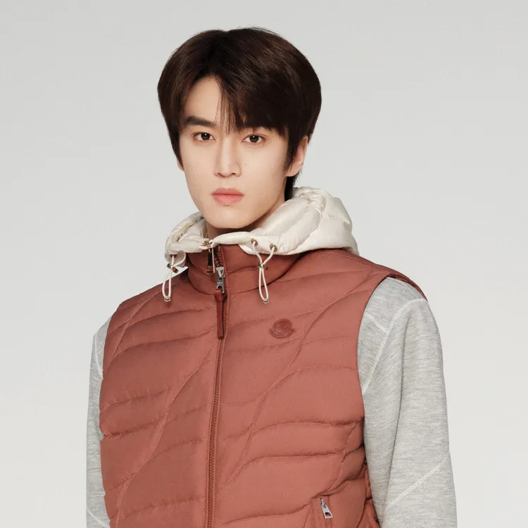 張康樂拍攝MONCLER 2026新春系列形象大片。品牌提供