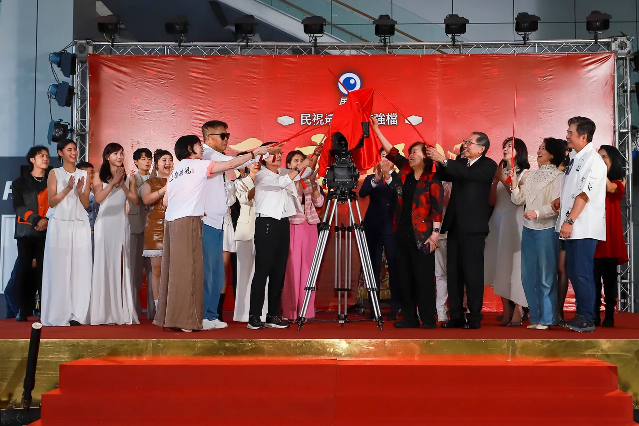 阿姑力挺兒子新作《豆腐媽媽》。資料照、民視提供